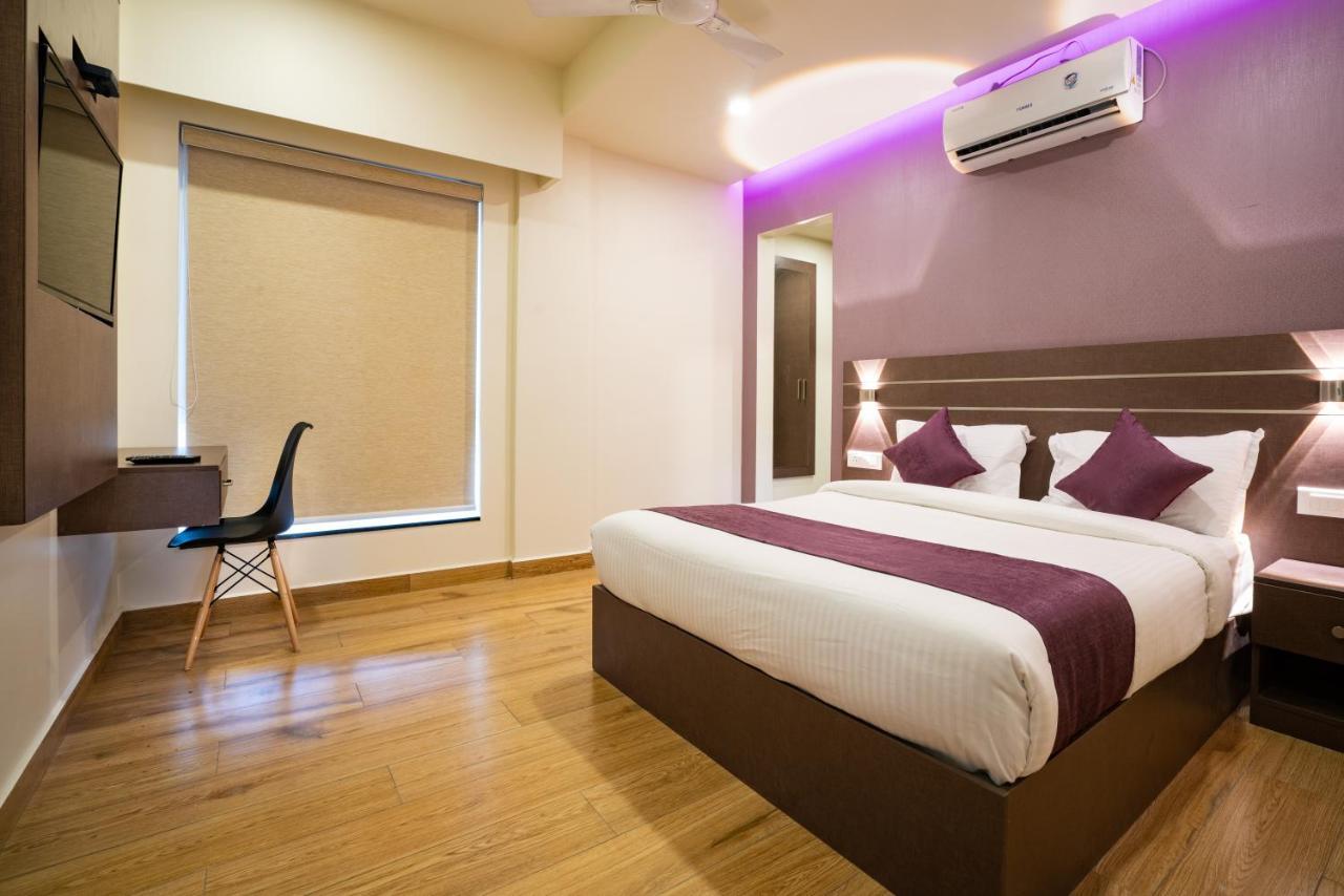 Готель Lavender Infopark Kochi Екстер'єр фото