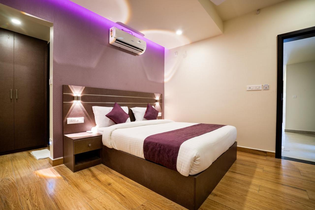 Готель Lavender Infopark Kochi Екстер'єр фото