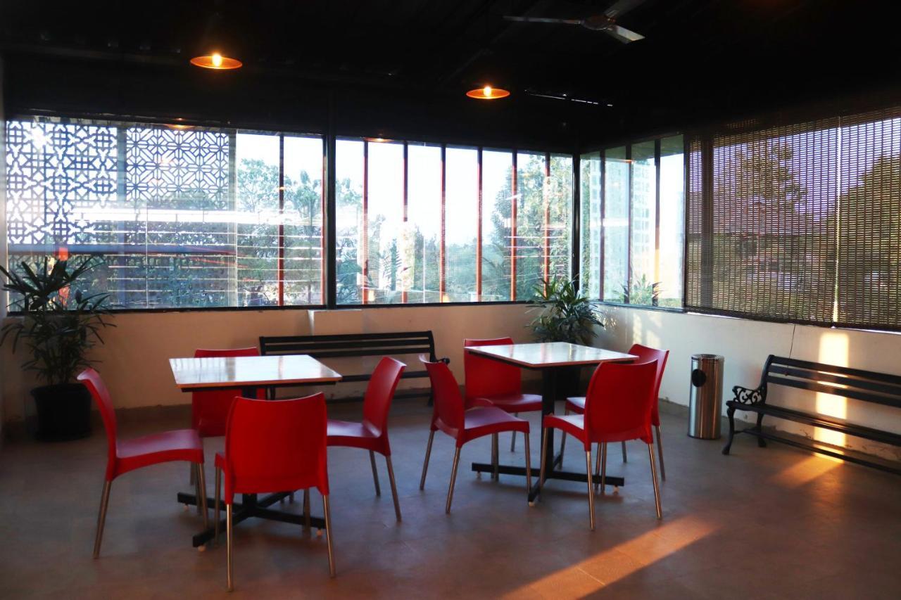 Готель Lavender Infopark Kochi Екстер'єр фото