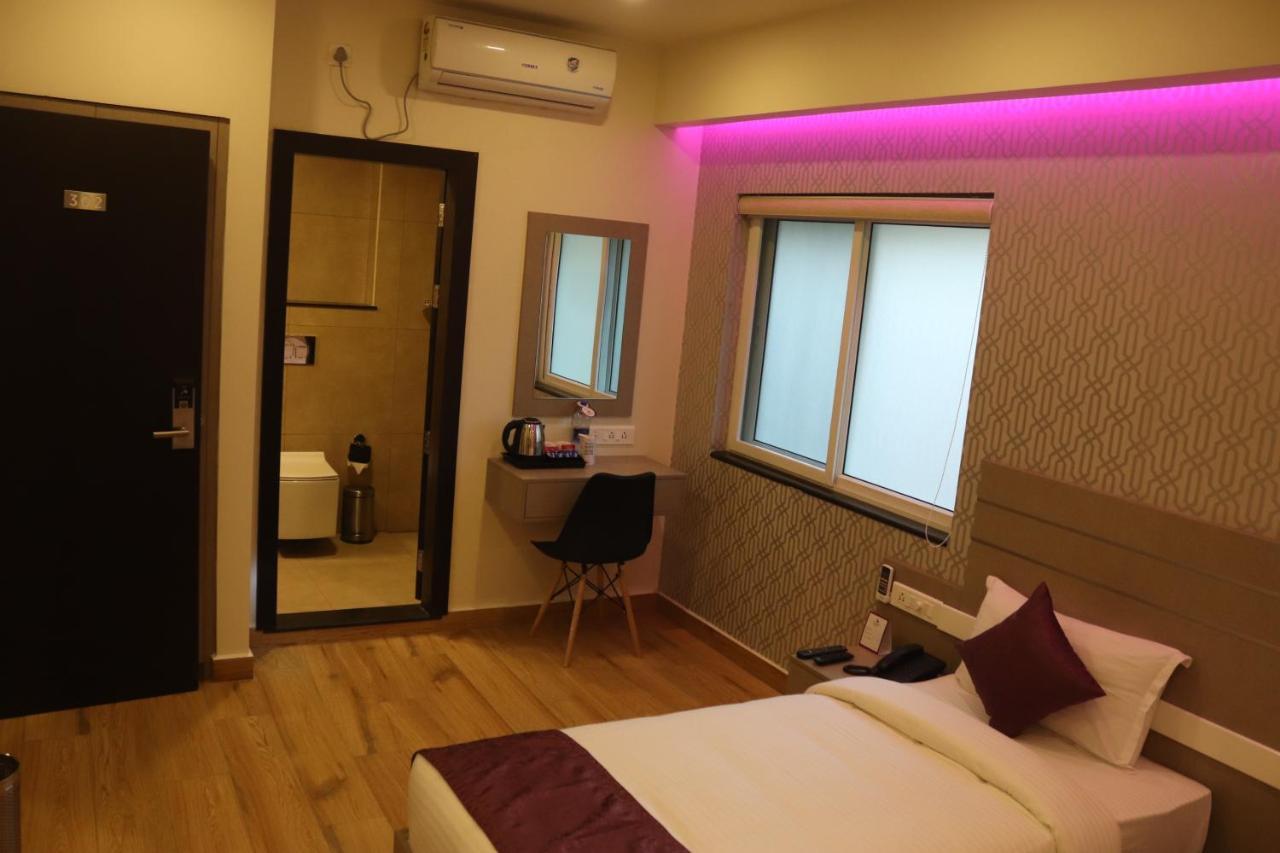 Готель Lavender Infopark Kochi Екстер'єр фото