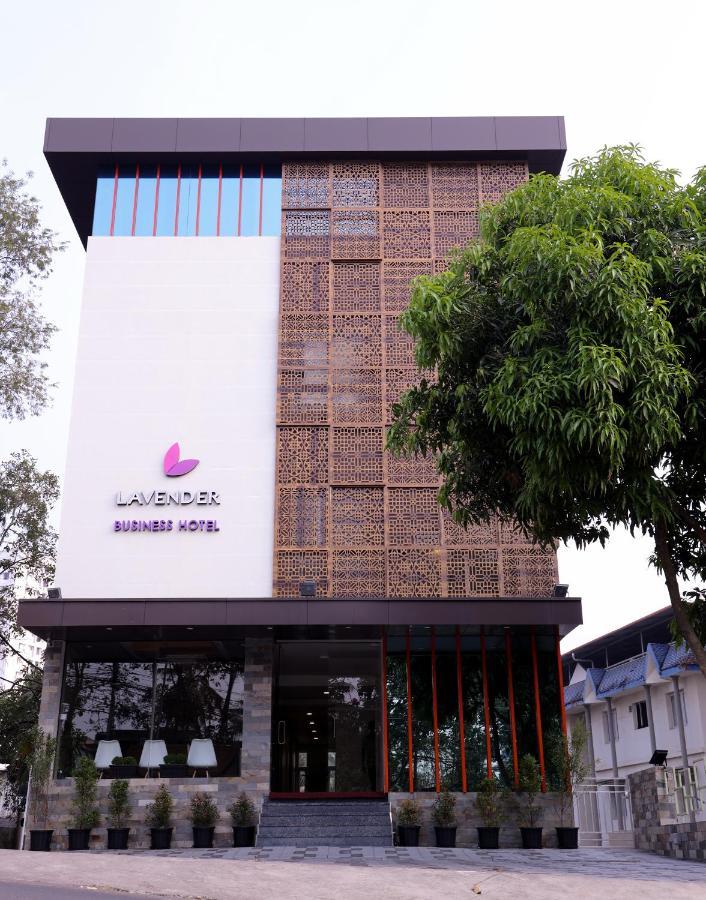 Готель Lavender Infopark Kochi Екстер'єр фото
