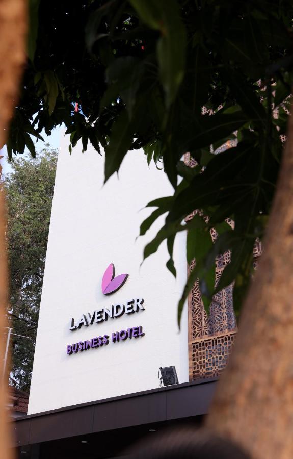 Готель Lavender Infopark Kochi Екстер'єр фото